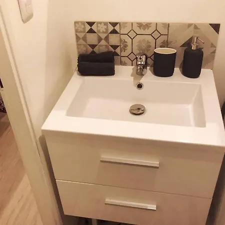 Petite Maison A Proche De Em Lyon. 아파트