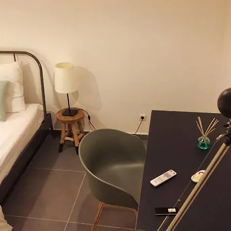 Petite Maison A Proche De Em Lyon. 아파트 다딜리