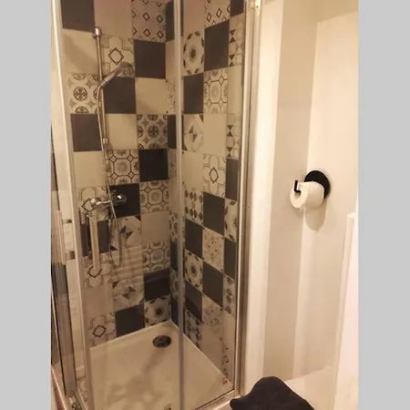 Petite Maison A Proche De Em Lyon. 아파트