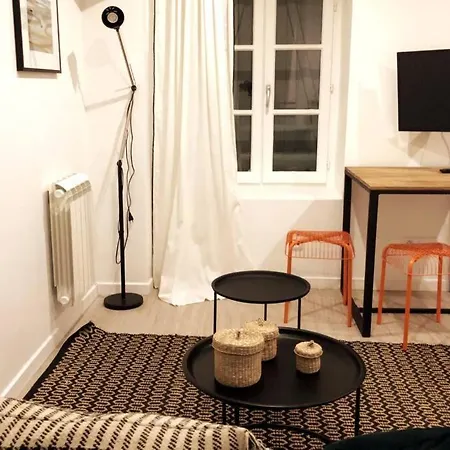 Petite Maison A Proche De Em Lyon. *