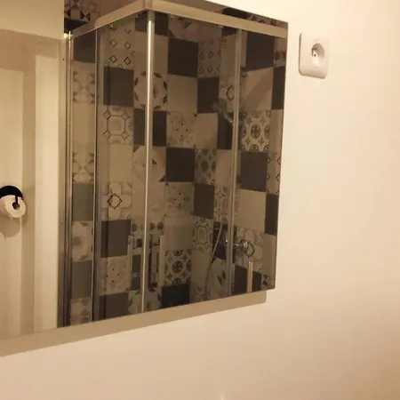 Petite Maison A Proche De Em Lyon. * 다딜리